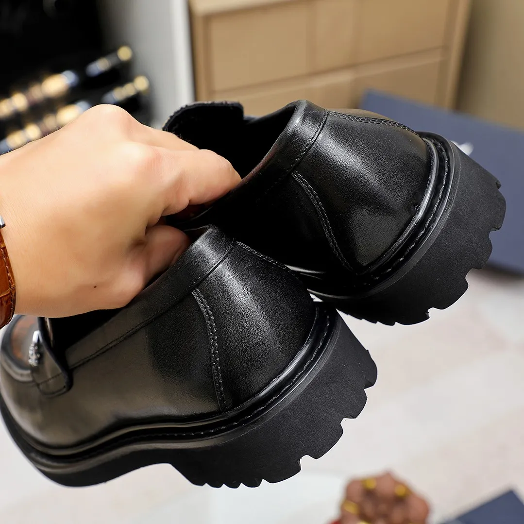 Men's shoes 💰520🕷️🕷️[Dior] Dior's new casual men's shoes are launched in Hong Kong counters. Official website 1:1 production. Italian woven cowhide + water-dyed 🐂 leather lining. Designed by European and American masters. Perfect shape to create counter quality, solid color rubber wear-resistant outsole and classic dazzling toe! Super versatile and very comfortable. High-end without losing taste, fashionable and novel! ! Absolute focus! 8 colors available! Code number 38-45……